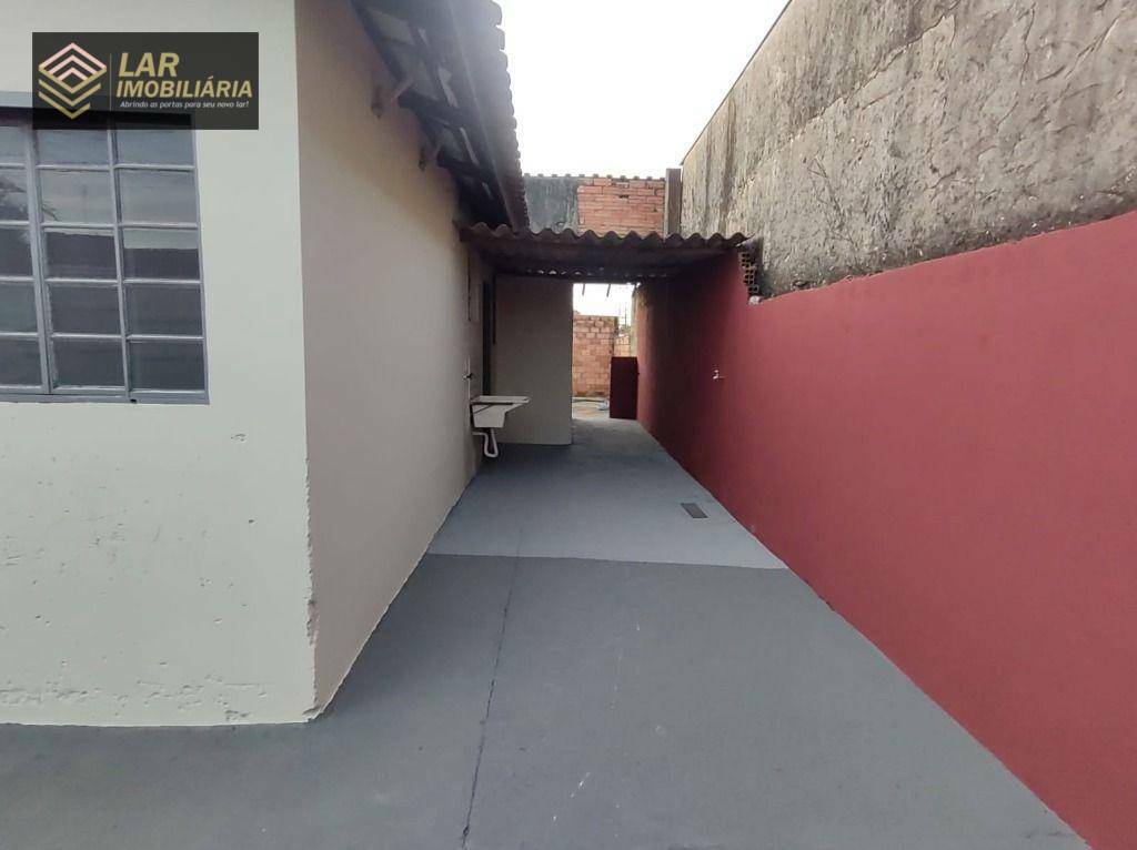 Casa à venda com 2 quartos, 47m² - Foto 4