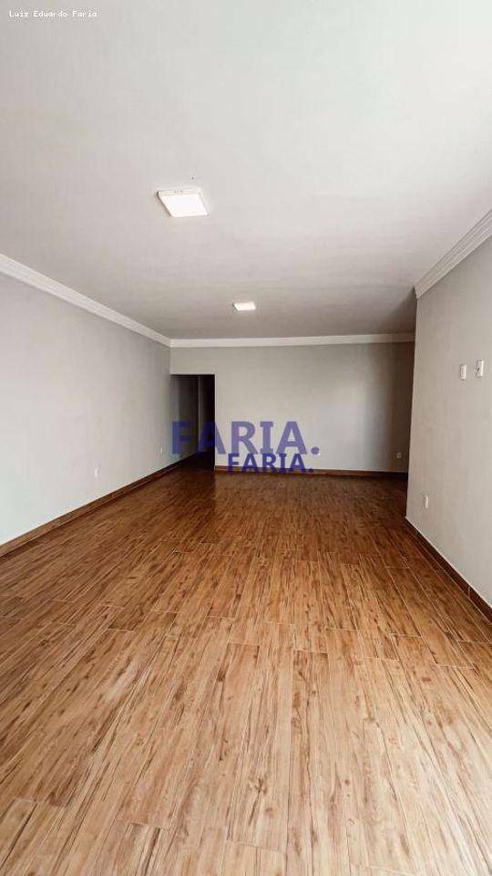 Casa à venda com 4 quartos, 300m² - Foto 8