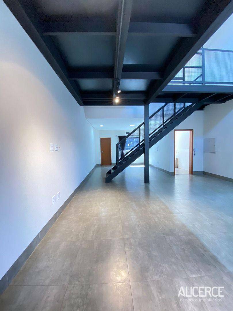 Casa à venda com 2 quartos, 160m² - Foto 1