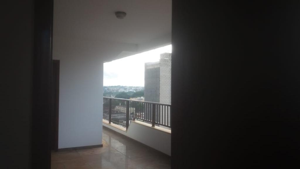 Apartamento para alugar com 4 quartos, 320m² - Foto 6