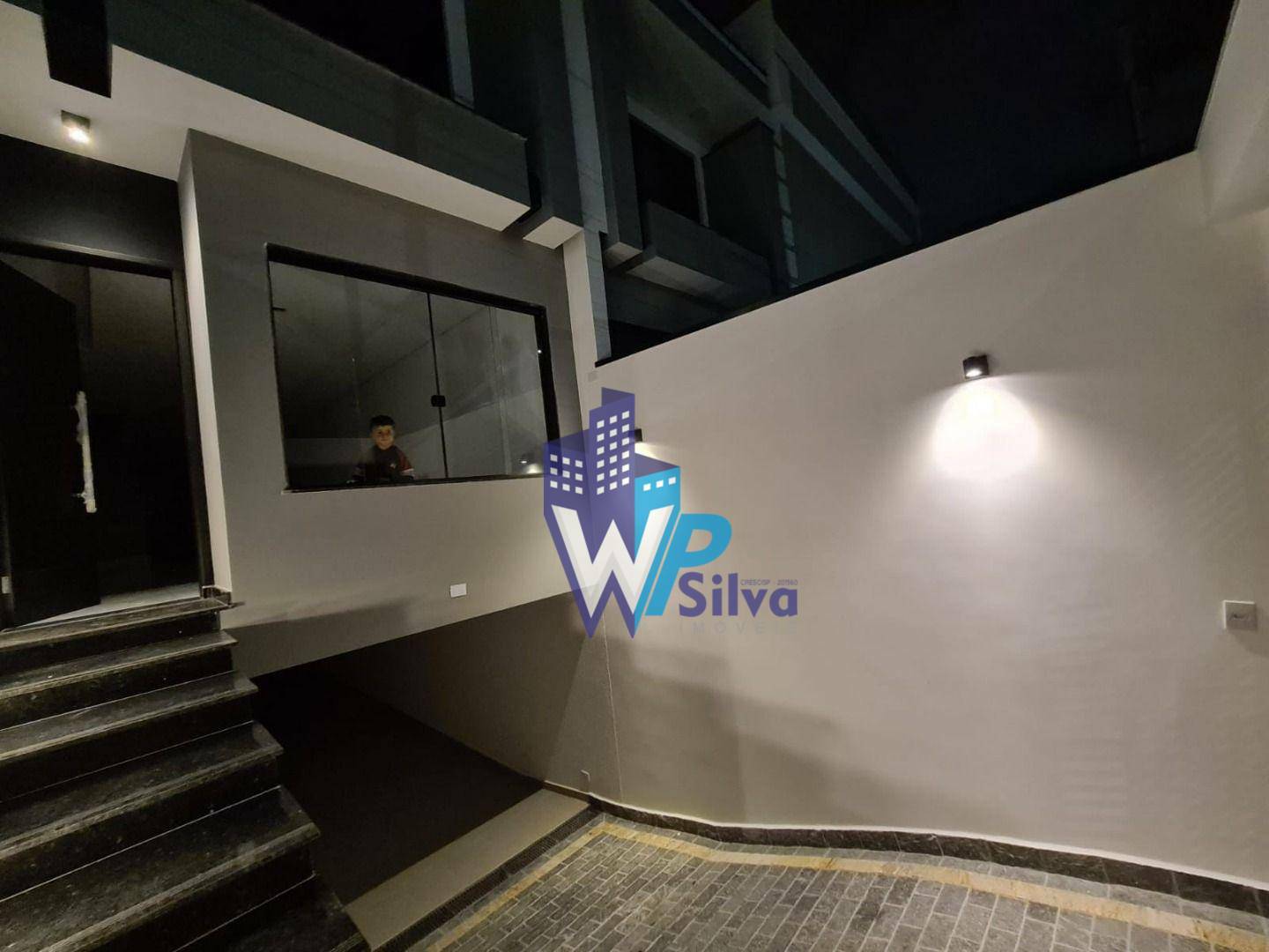 Sobrado à venda com 3 quartos, 210m² - Foto 1