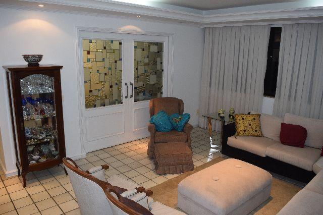 Apartamento à venda com 3 quartos, 241m² - Foto 5