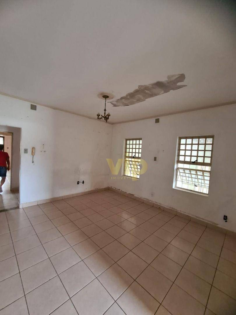 Casa à venda com 6 quartos, 270m² - Foto 4