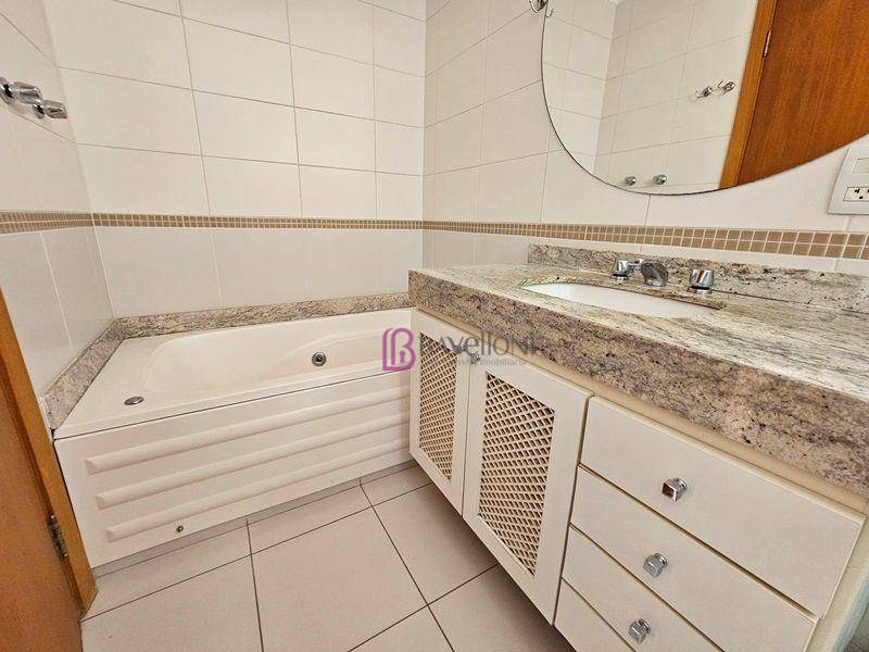 Apartamento para alugar com 3 quartos, 130m² - Foto 13