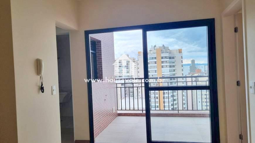 Apartamento à venda com 3 quartos, 96m² - Foto 2