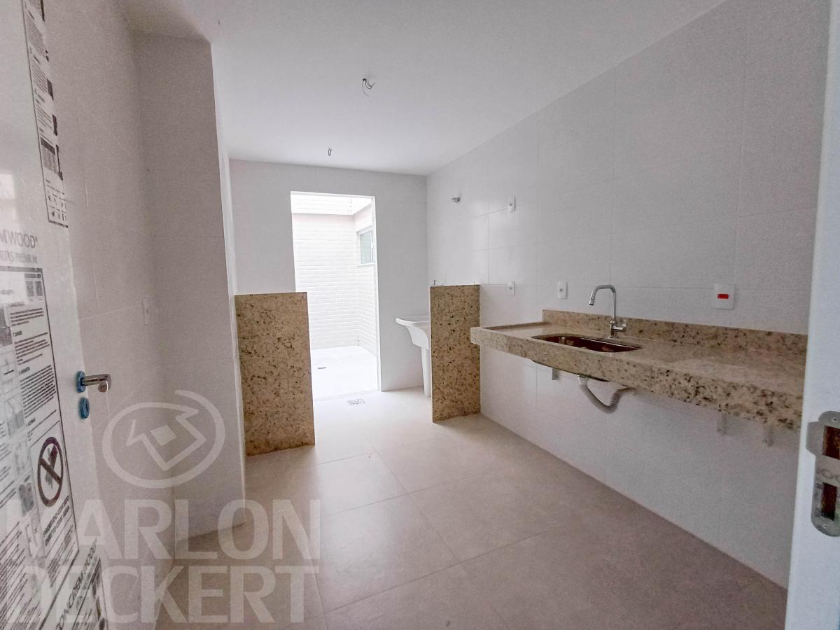 Apartamento à venda com 2 quartos, 81m² - Foto 2