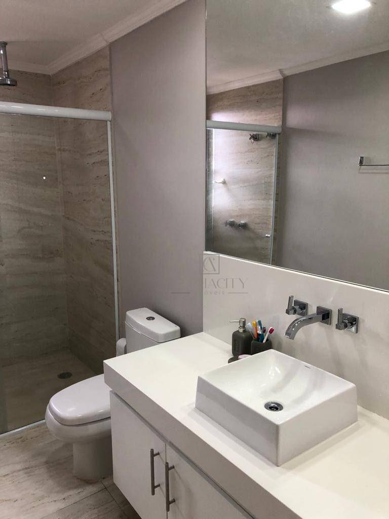 Apartamento para alugar com 4 quartos, 210m² - Foto 9