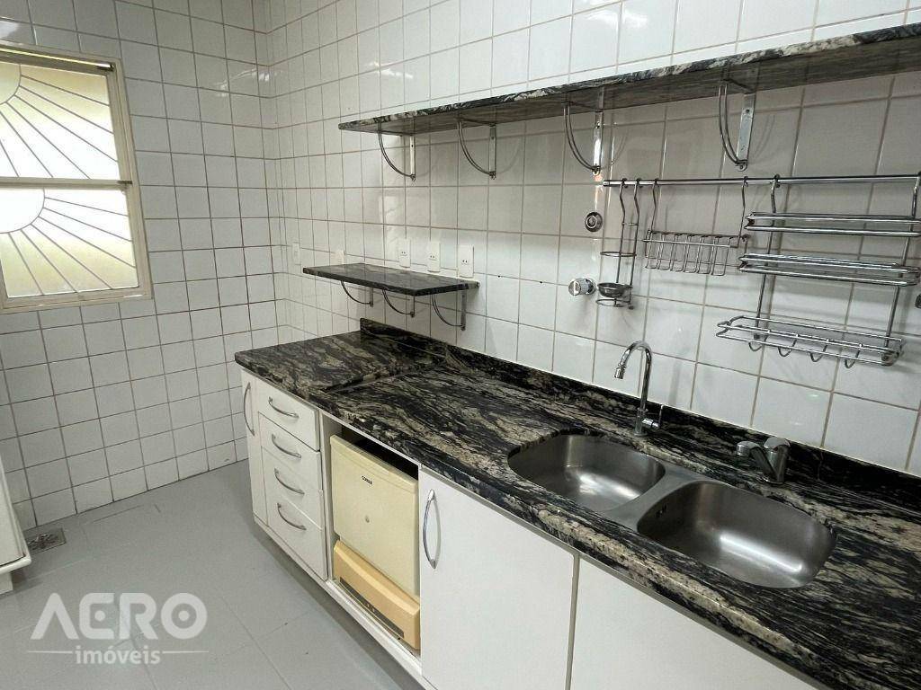 Casa de Condomínio para alugar com 4 quartos, 410m² - Foto 67