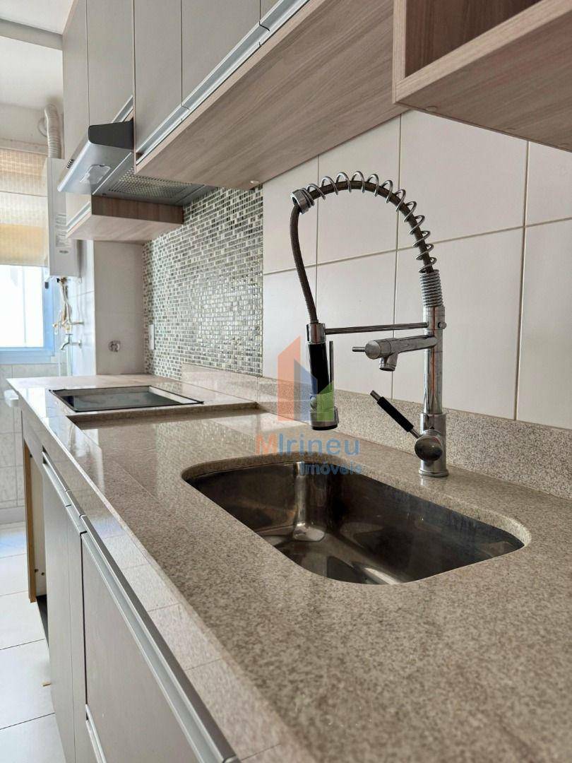 Apartamento para alugar com 2 quartos, 65m² - Foto 13