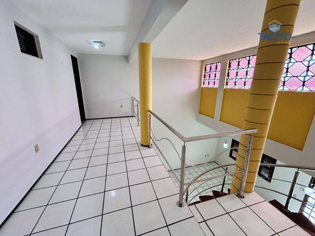 Casa à venda com 5 quartos, 284m² - Foto 8