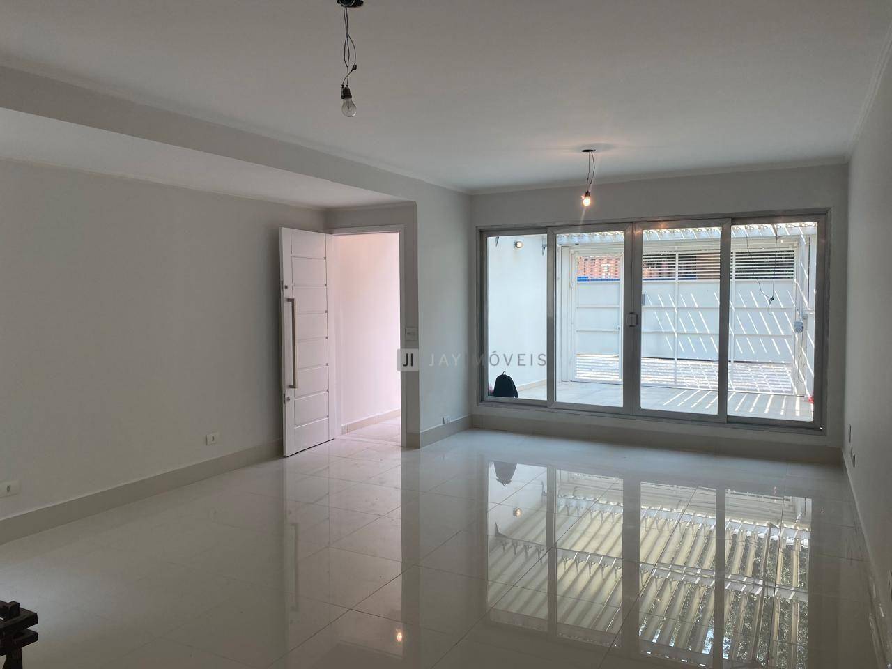 Sobrado à venda com 4 quartos, 209m² - Foto 1