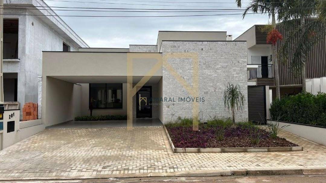 Casa à venda com 3 quartos, 200m² - Foto 1