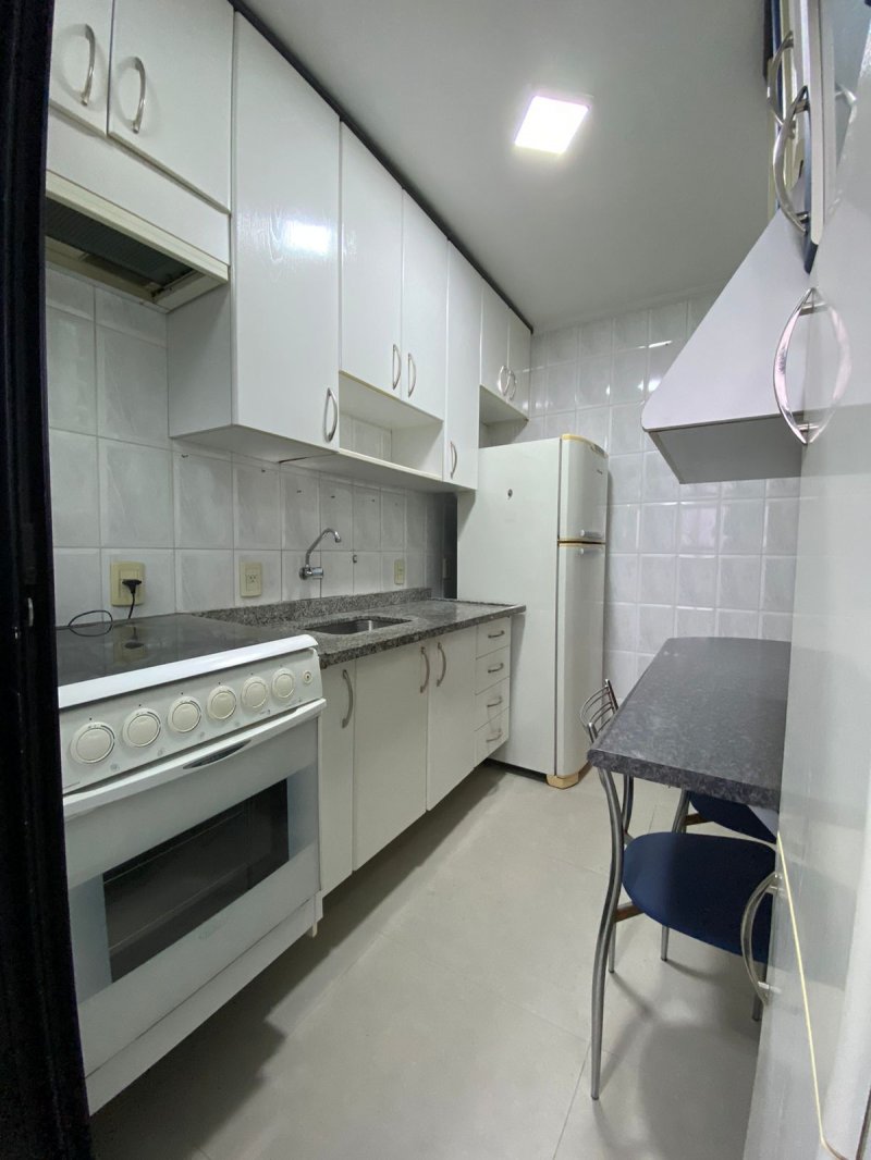 Apartamento à venda com 2 quartos, 76m² - Foto 19