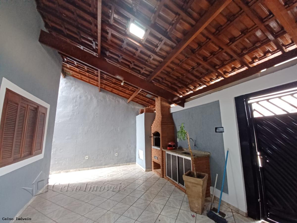 Casa à venda com 2 quartos, 128m² - Foto 2