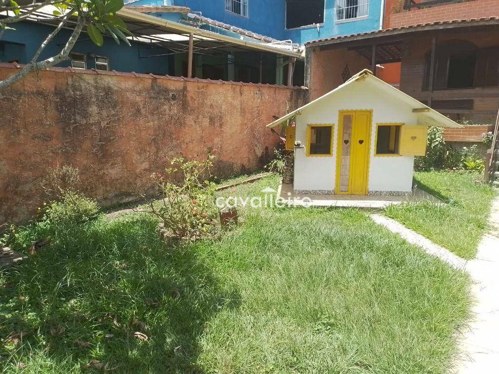 Casa à venda com 6 quartos, 196m² - Foto 2