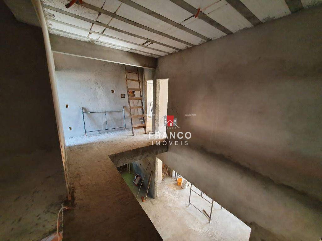 Casa à venda com 3 quartos, 238m² - Foto 14