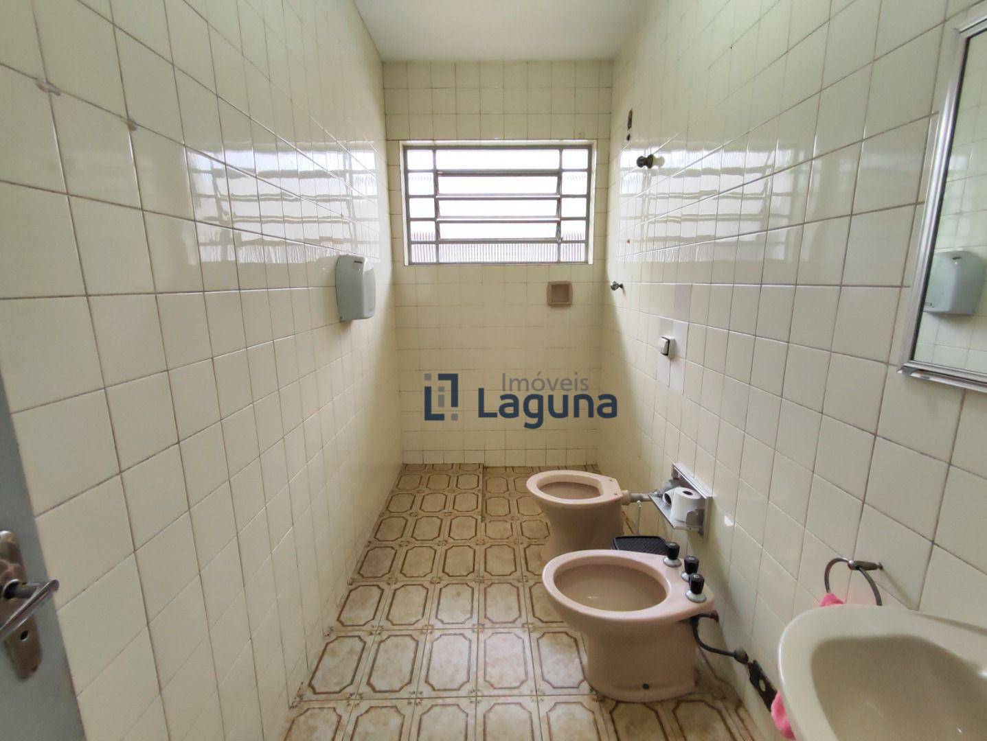 Casa para alugar com 3 quartos, 285m² - Foto 39