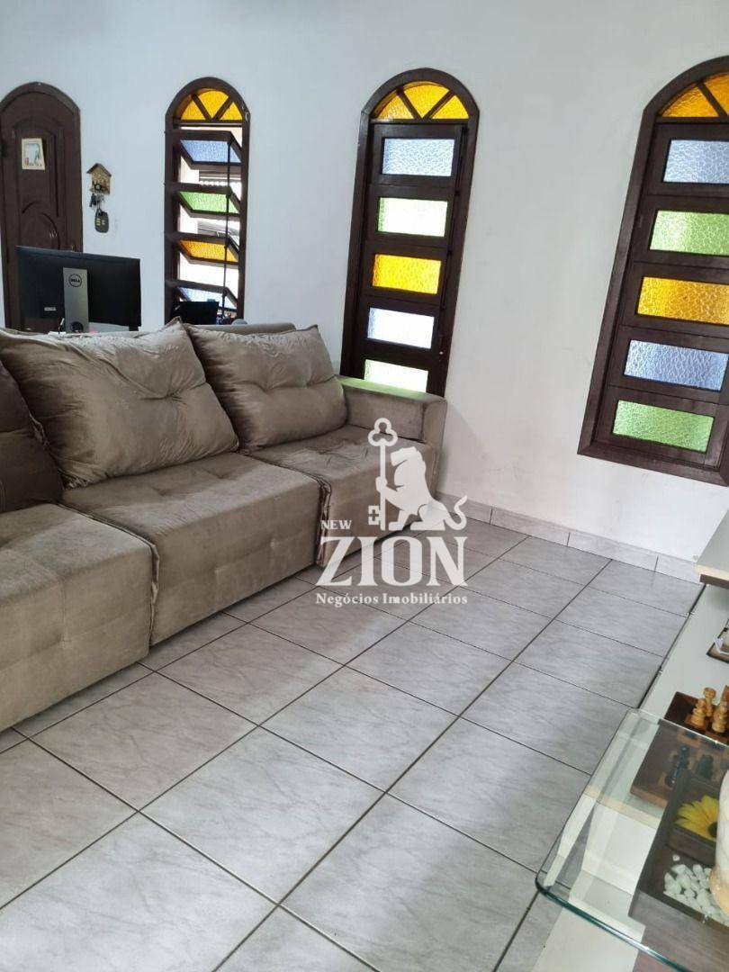 Casa à venda com 3 quartos, 210m² - Foto 1