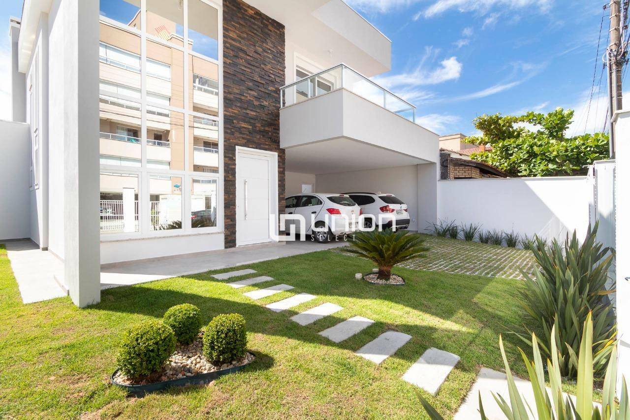 Casa à venda com 3 quartos, 213m² - Foto 2