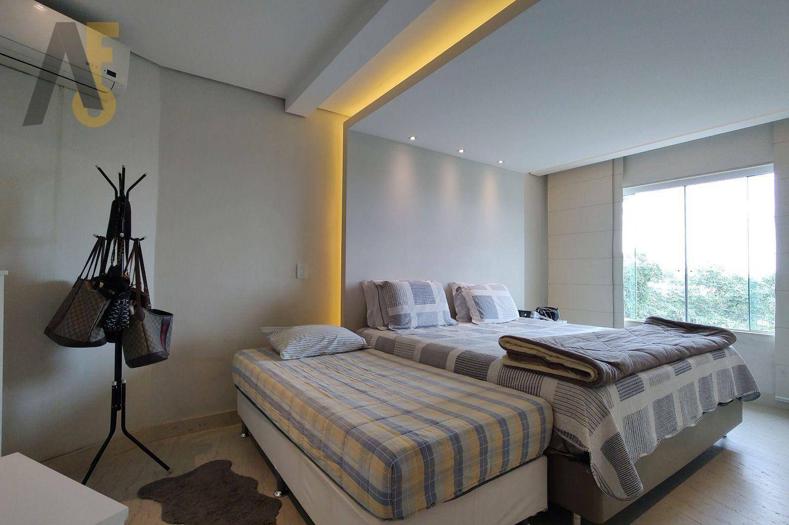 Casa de Condomínio à venda com 4 quartos, 298m² - Foto 12