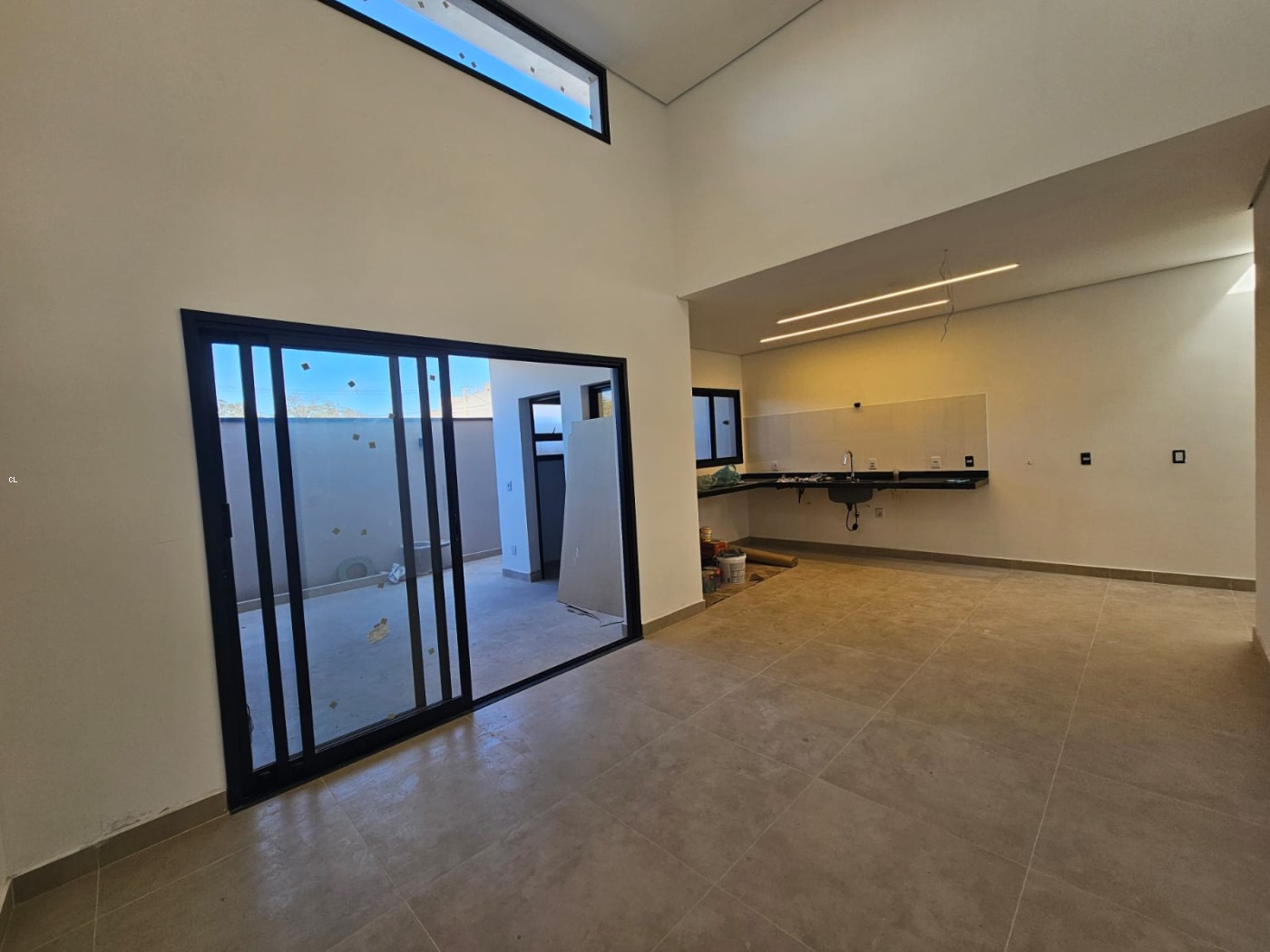 Casa à venda com 2 quartos, 140m² - Foto 1