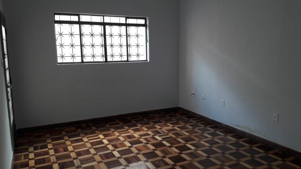 Casa à venda com 6 quartos, 280m² - Foto 2