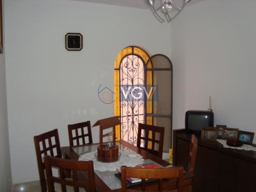 Casa à venda com 3 quartos, 200m² - Foto 2