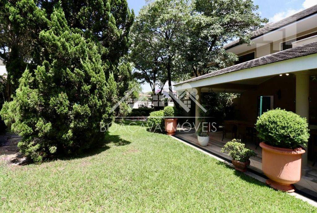 Sobrado à venda com 4 quartos, 750m² - Foto 1