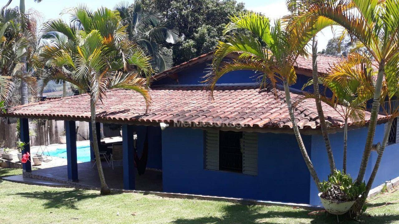 Chácara à venda com 3 quartos, 210m² - Foto 1