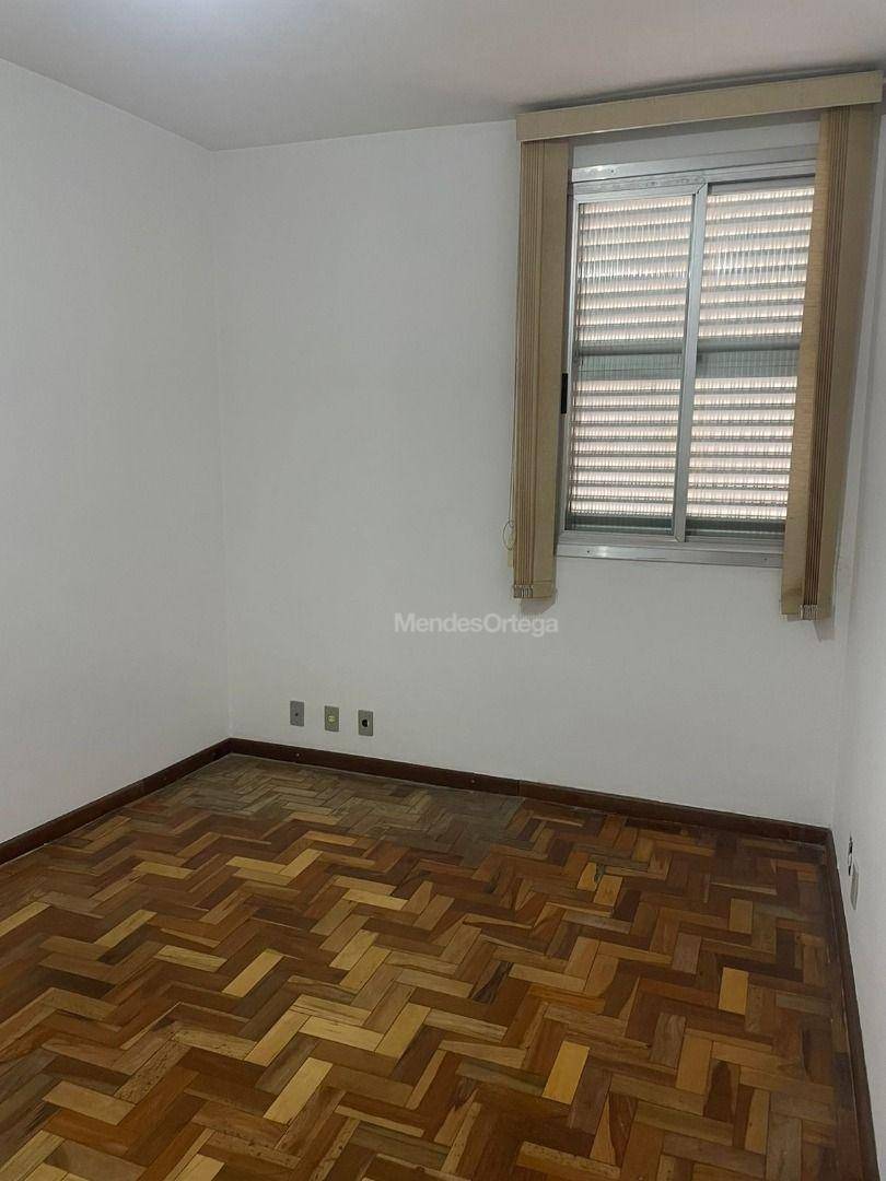 Apartamento para alugar com 3 quartos, 130m² - Foto 13