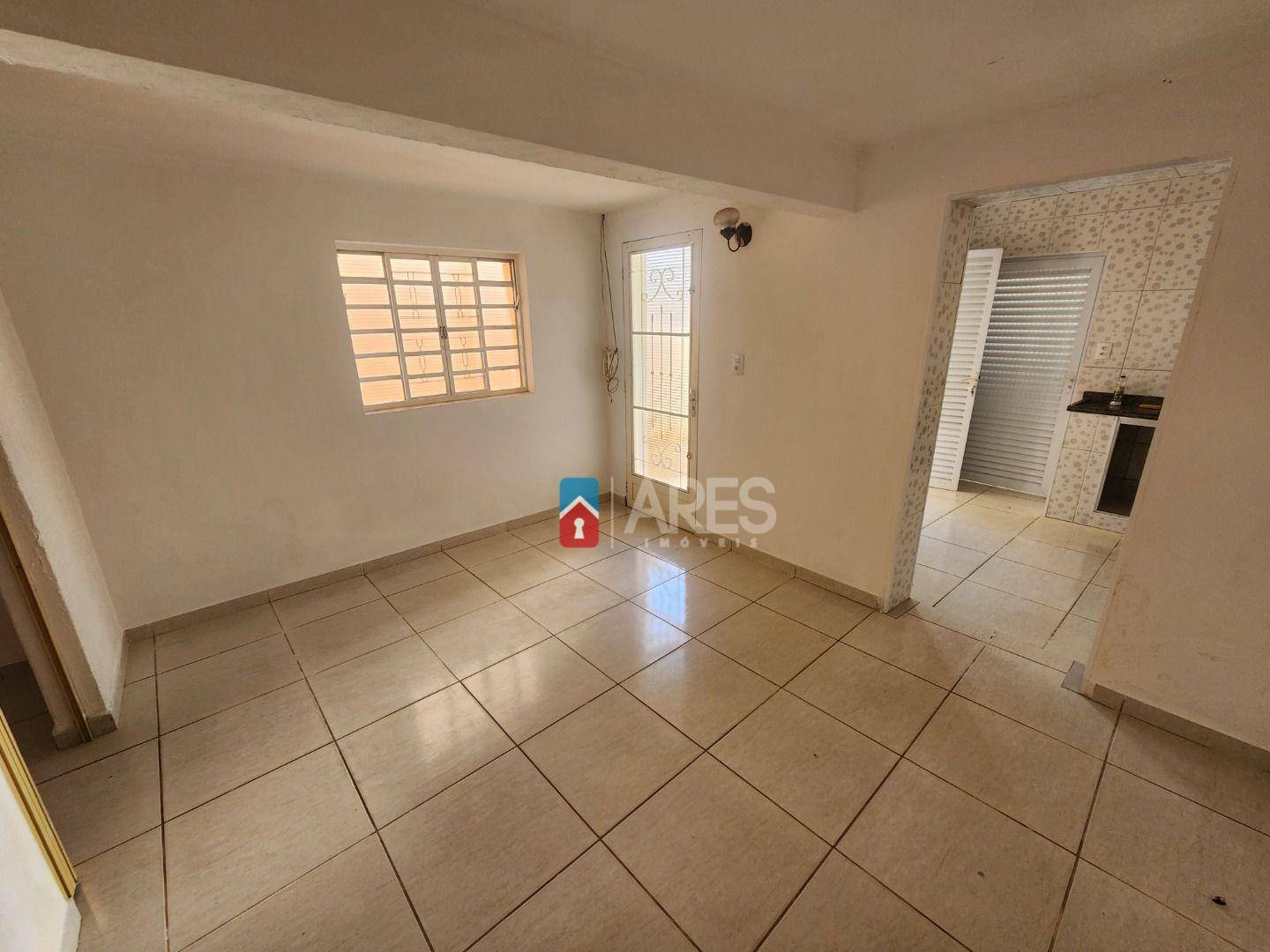 Casa para alugar com 1 quarto, 60m² - Foto 2