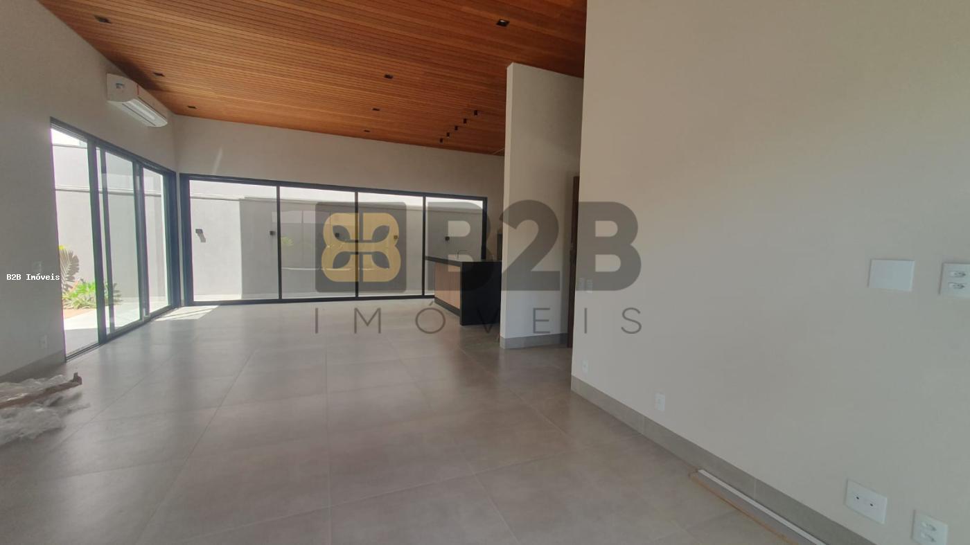 Casa de Condomínio à venda com 3 quartos, 290m² - Foto 1