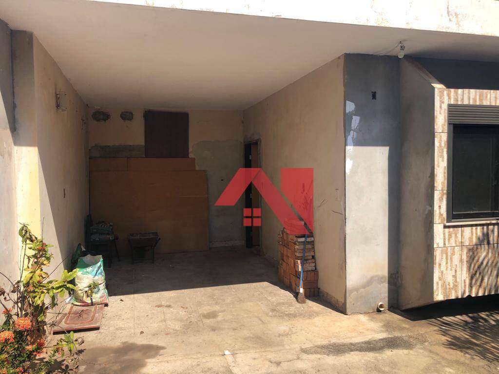 Casa à venda com 4 quartos, 201m² - Foto 2