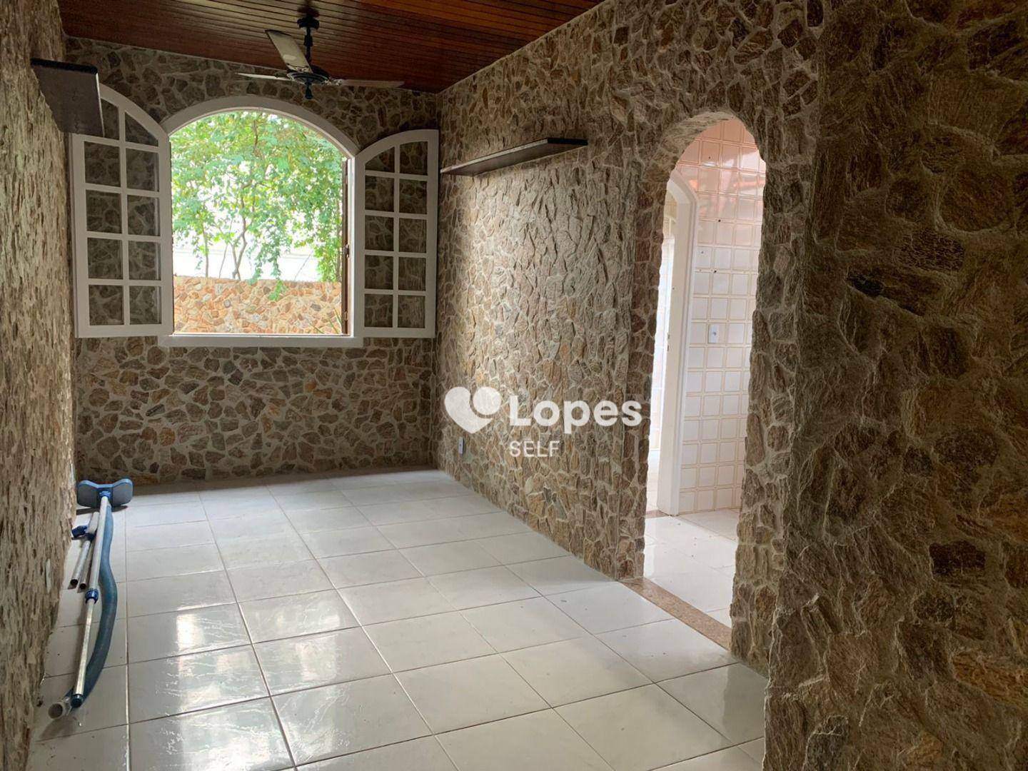 Casa à venda com 4 quartos, 214m² - Foto 11