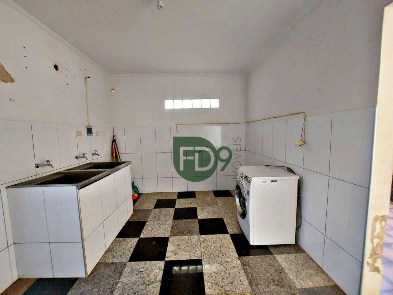 Casa à venda com 3 quartos, 272m² - Foto 6