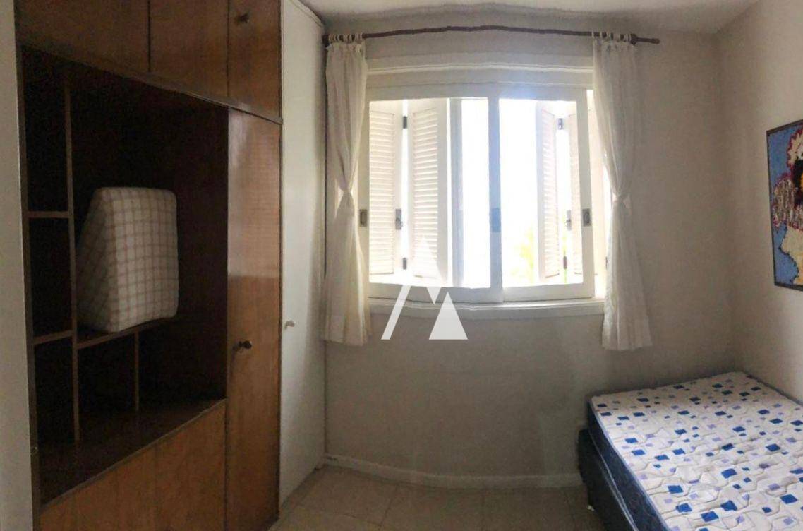 Casa à venda com 3 quartos, 226m² - Foto 8