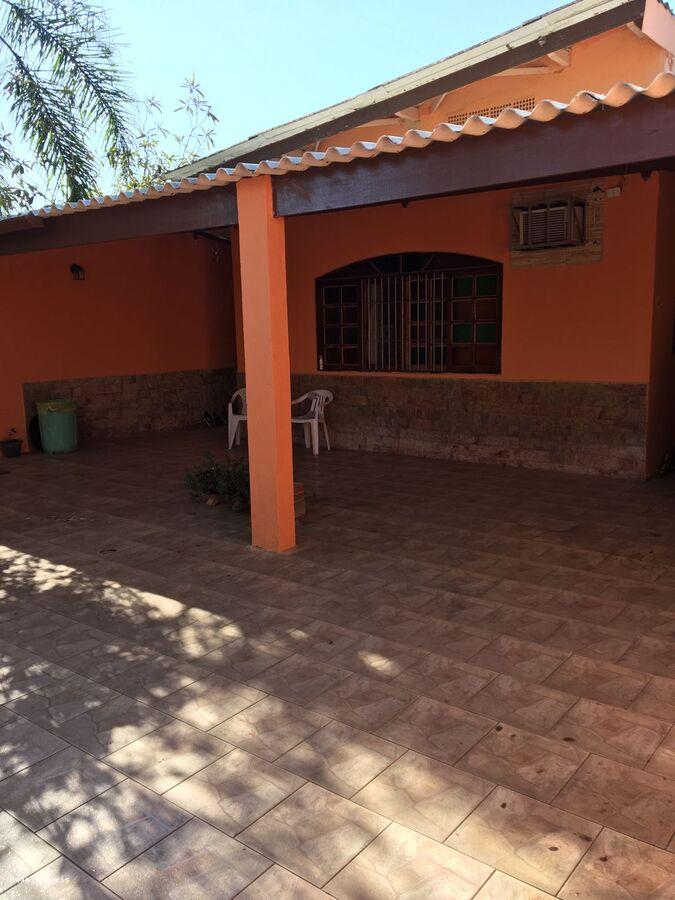 Casa à venda com 3 quartos, 300m² - Foto 1