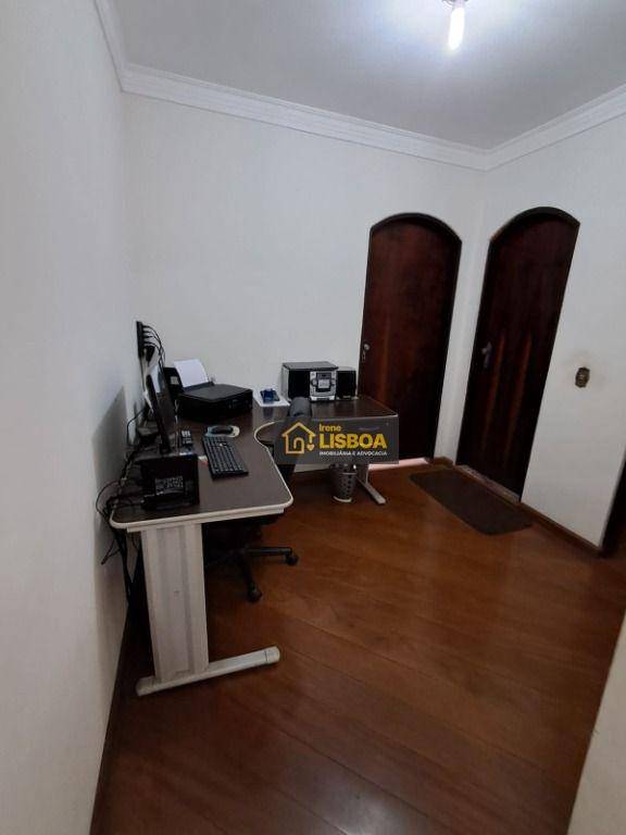 Casa para alugar com 2 quartos, 200m² - Foto 12