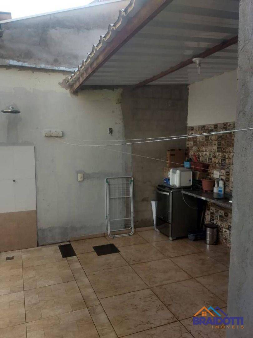 Casa à venda com 2 quartos, 140m² - Foto 9