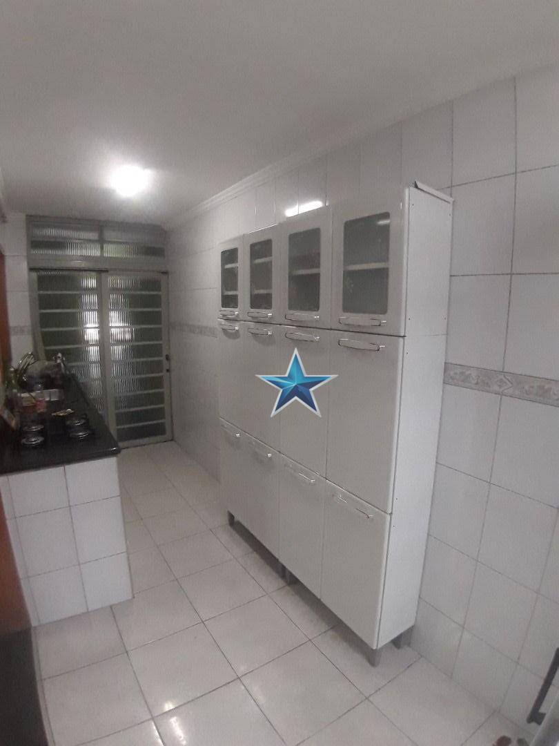 Casa à venda com 2 quartos, 130m² - Foto 13