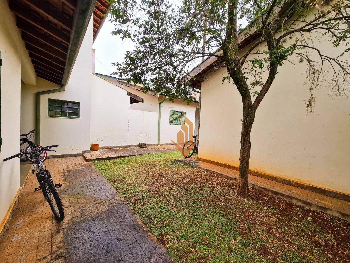 Casa à venda com 8 quartos, 365m² - Foto 27