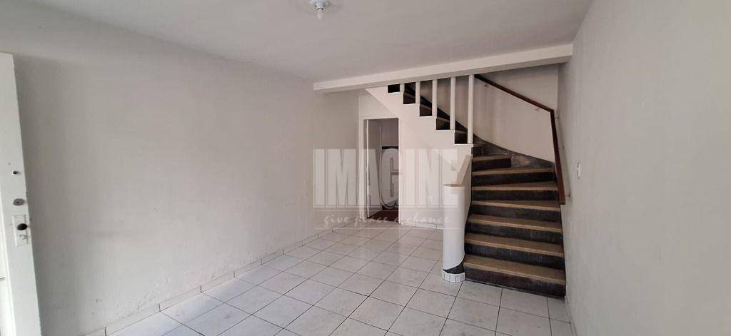 Sobrado para alugar com 3 quartos, 120m² - Foto 1