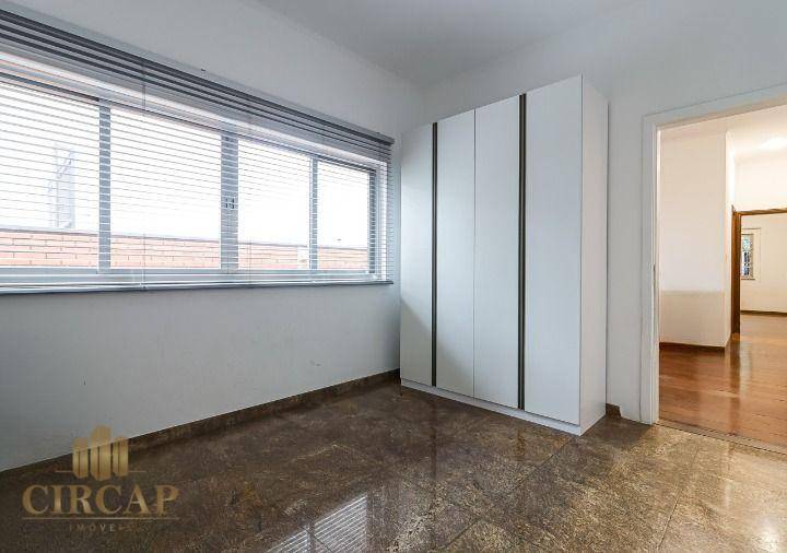 Casa para alugar com 4 quartos, 460m² - Foto 8