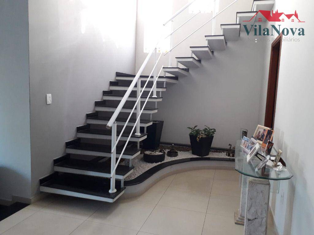 Casa à venda com 3 quartos, 240m² - Foto 3