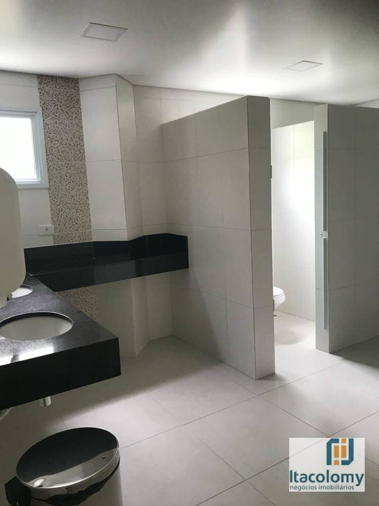 Apartamento para alugar com 3 quartos, 350m² - Foto 40