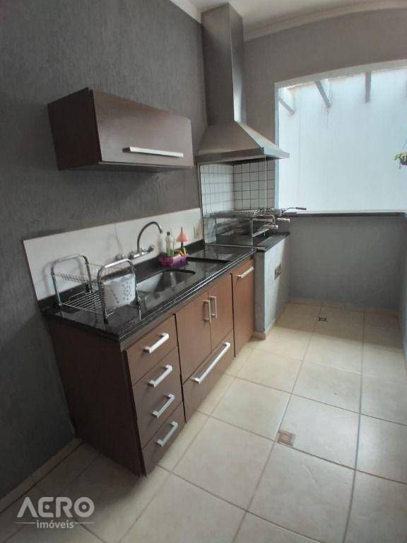 Casa à venda e aluguel com 3 quartos, 230m² - Foto 9