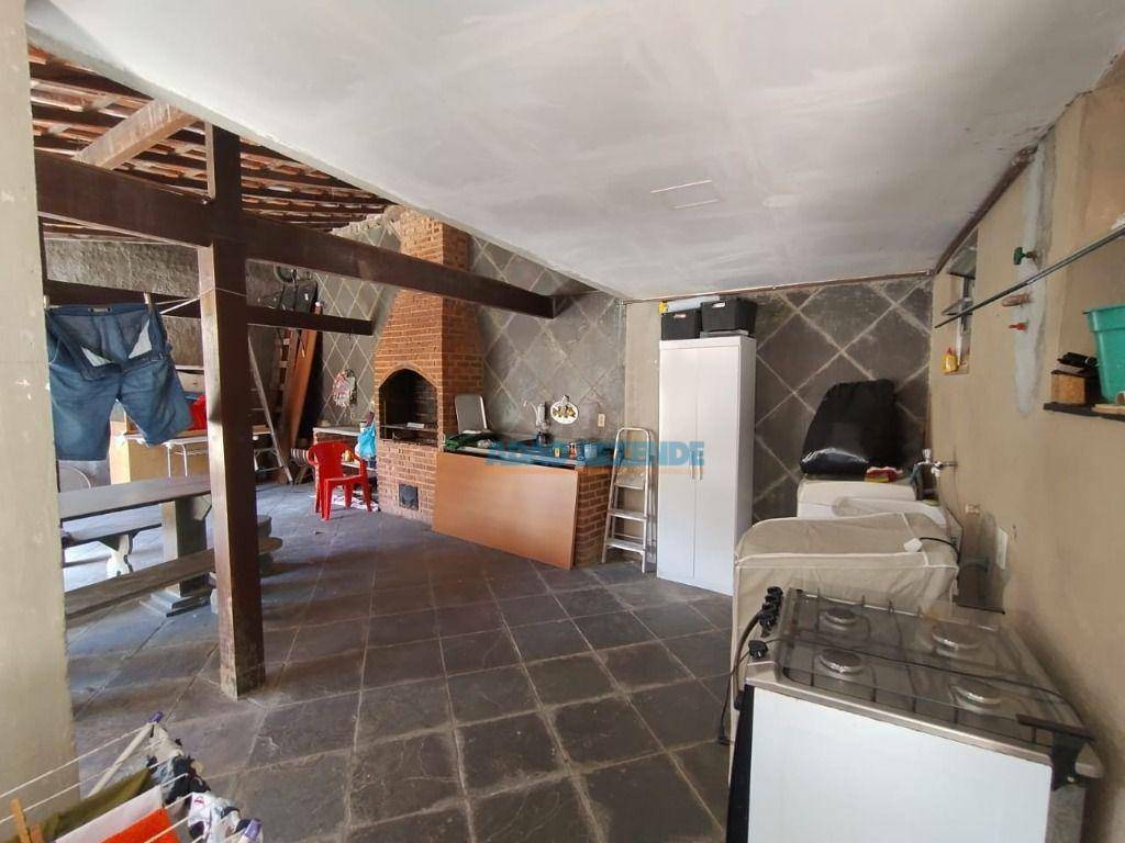 Casa à venda com 4 quartos, 221m² - Foto 34