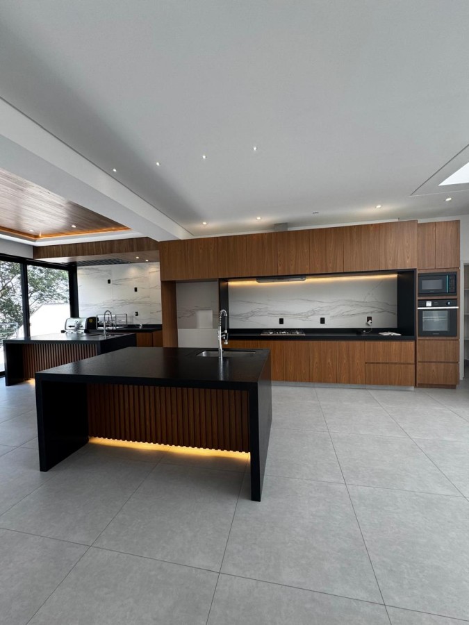 Casa de Condomínio para alugar com 3 quartos, 258m² - Foto 3