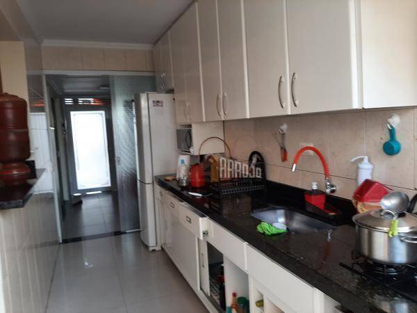 Casa à venda com 3 quartos, 231m² - Foto 18