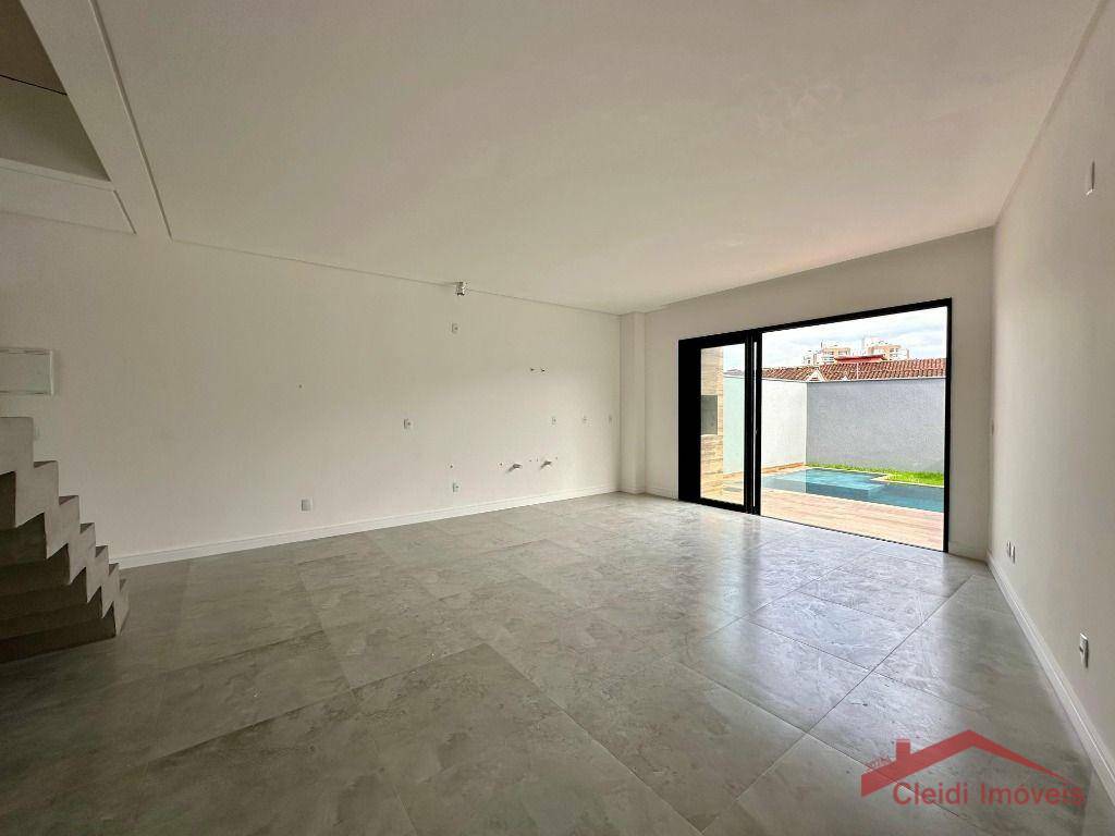 Casa à venda com 3 quartos, 189m² - Foto 7